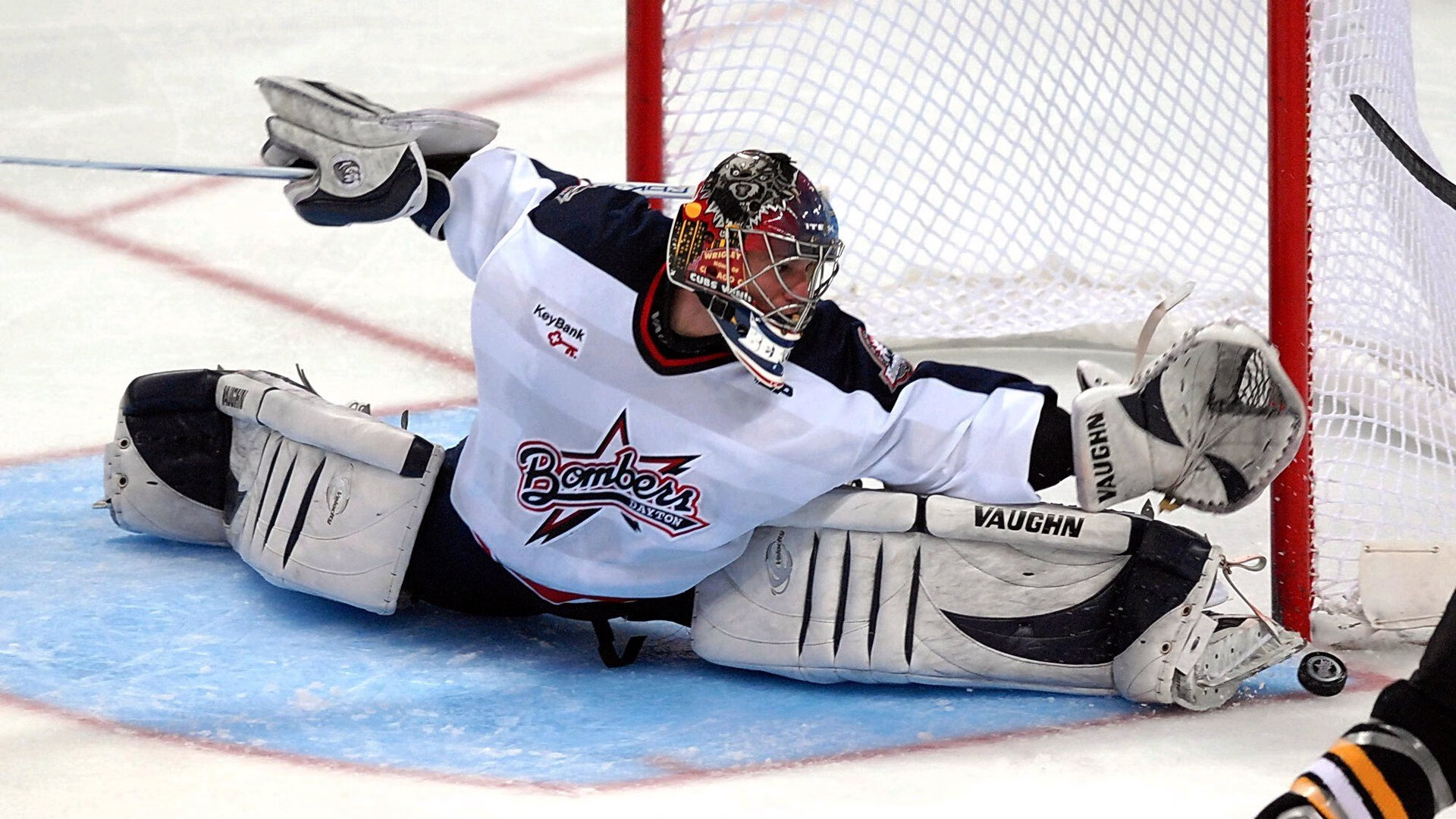 爱游戏综合娱乐-高水平防守对决中双方都未能破门比赛悬念持续至终场哨响